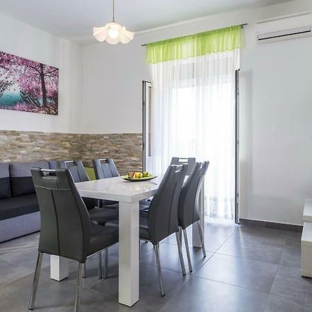 Apartment Stefania On The Beach Koromacno Exterior photo