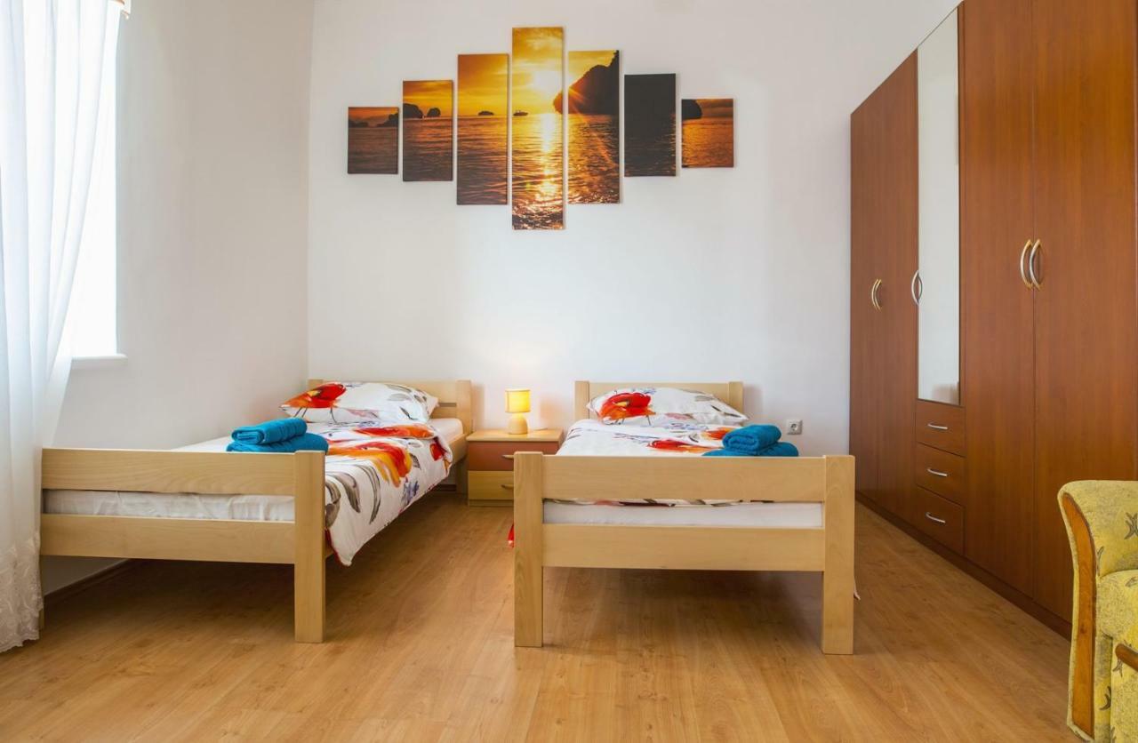 Apartment Stefania On The Beach Koromacno Exterior photo