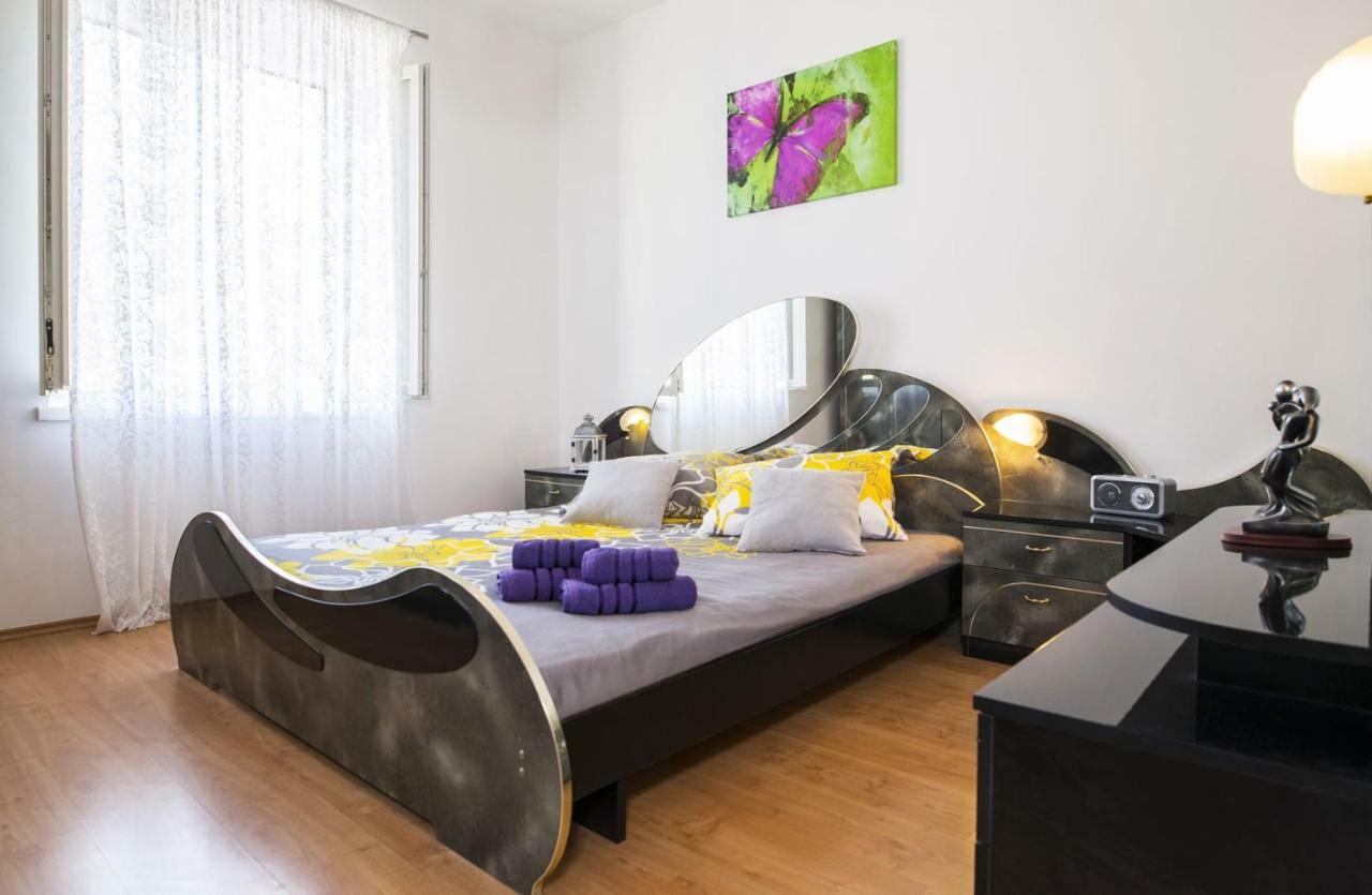 Apartment Stefania On The Beach Koromacno Exterior photo