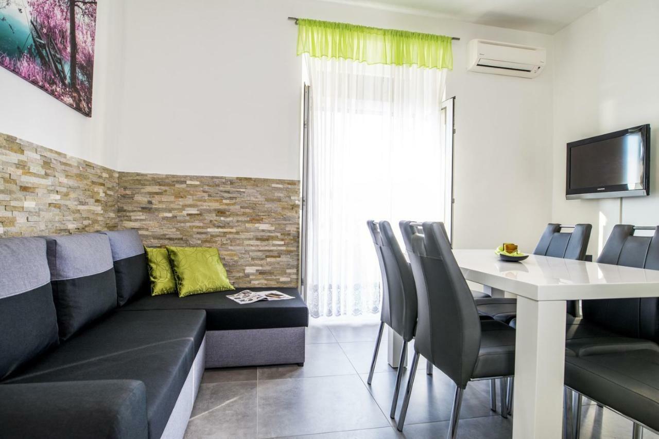 Apartment Stefania On The Beach Koromacno Exterior photo